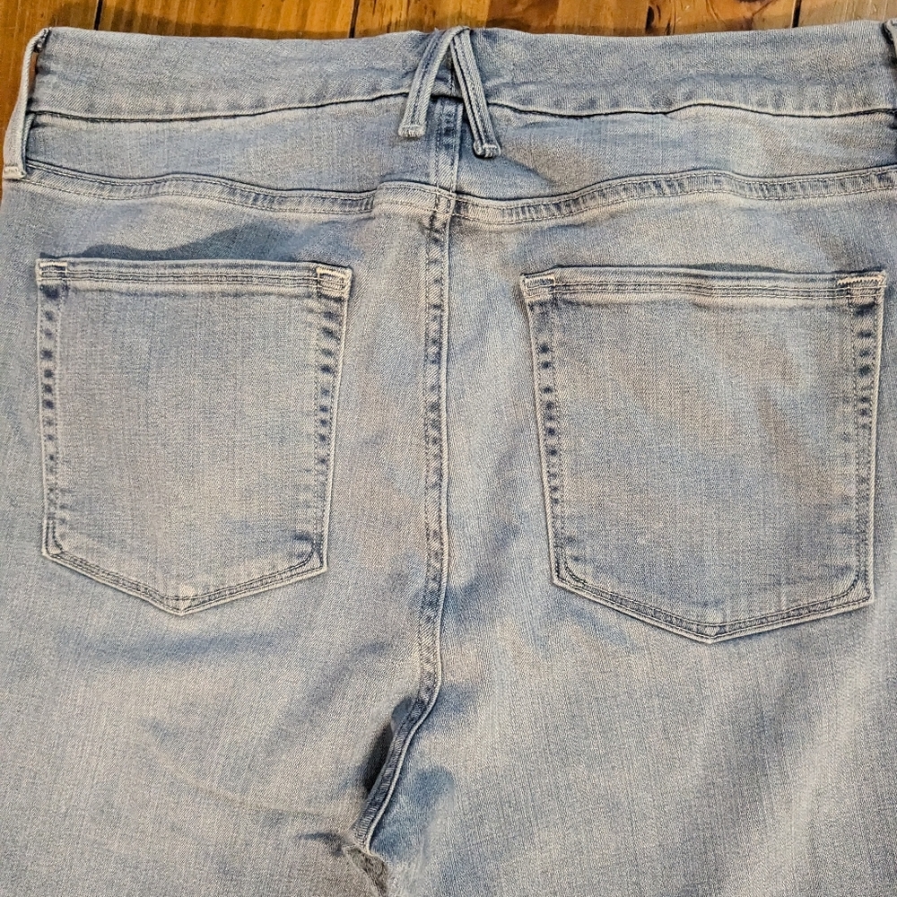Good American Good Legs Cropped Chewed Hem Women's 15/33 - Picture 7 of 9